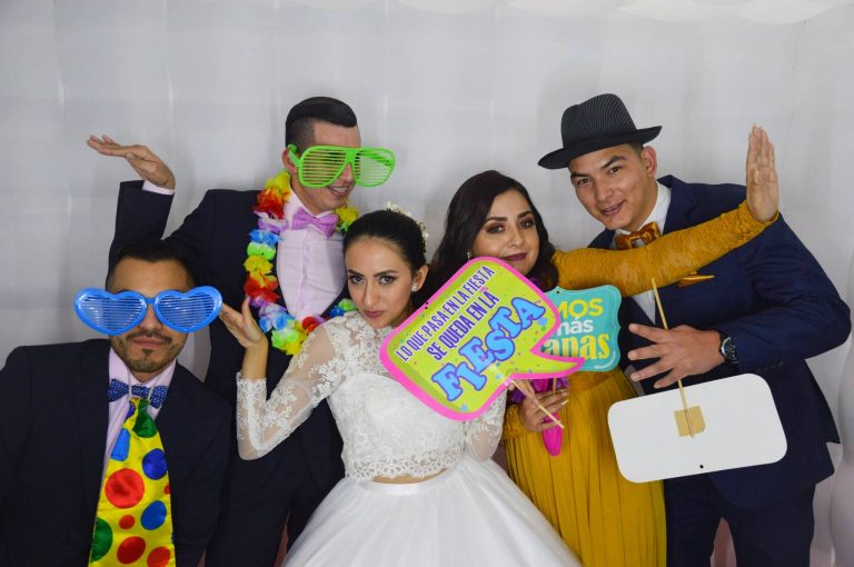 Cabinas de fotos en Guadalajara – Cabina fotográfica – PhotoParty.Gdl – Photo Booth