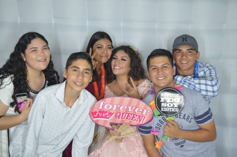 Cabinas de fotos en Guadalajara – Cabina fotográfica Zapopan– PhotoParty.Gdl – Photo Booth