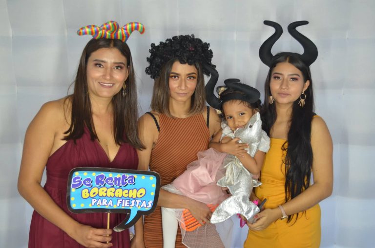 Cabinas de fotos en Guadalajara – Cabina fotográfica Zapopan– PhotoParty.Gdl – Photo Booth