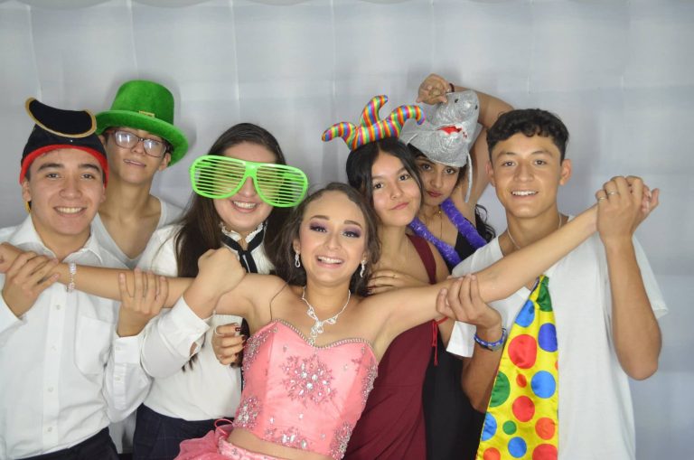 Cabinas de fotos en Guadalajara – Cabina fotográfica Zapopan– PhotoParty.Gdl – Photo Booth