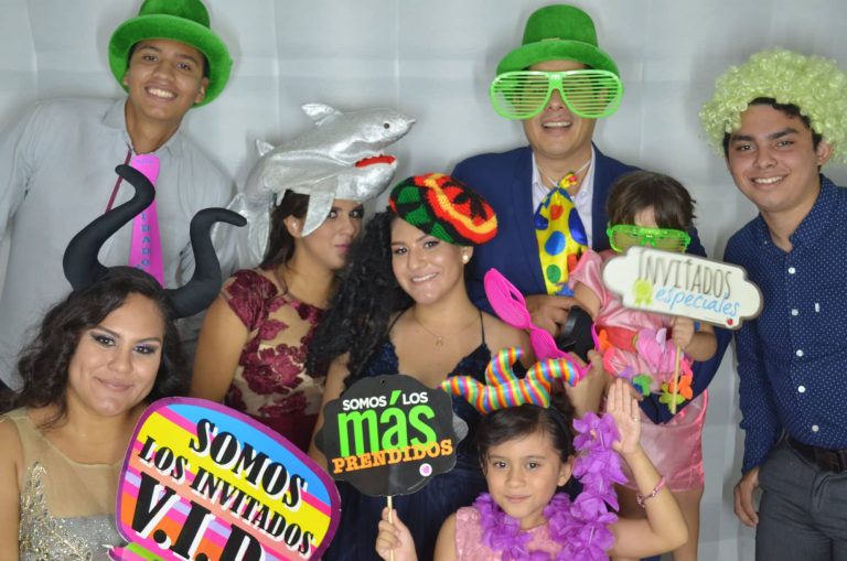 Cabinas de fotos en Guadalajara – Cabina fotográfica Zapopan– PhotoParty.Gdl – Photo Booth