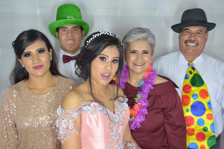 Cabinas de fotos en Guadalajara – Cabina fotográfica Zapopan– PhotoParty.Gdl – Photo Booth