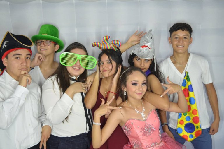 Cabinas de fotos en Guadalajara – Cabina fotográfica Zapopan– PhotoParty.Gdl – Photo Booth